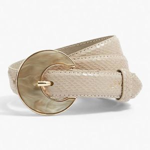 Levi’s pearl buckle genuine leather belt in cream/ white